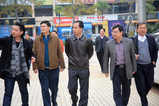 海口市商务局考察团来富逸装饰广场参观指导